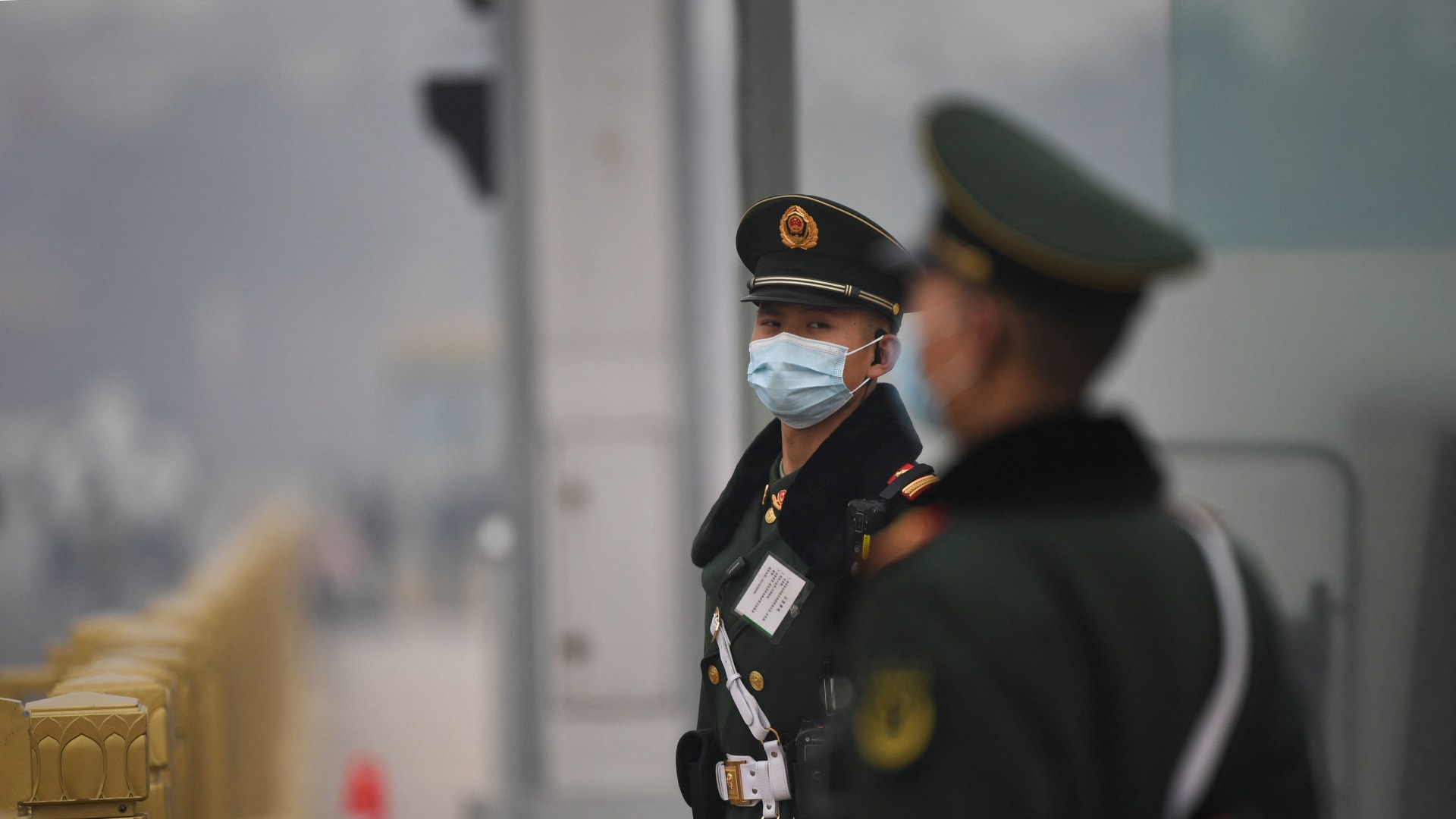 الشرطة الصينية تحقق مع ممثل كوميدي بسبب دعابة عن الجيش
