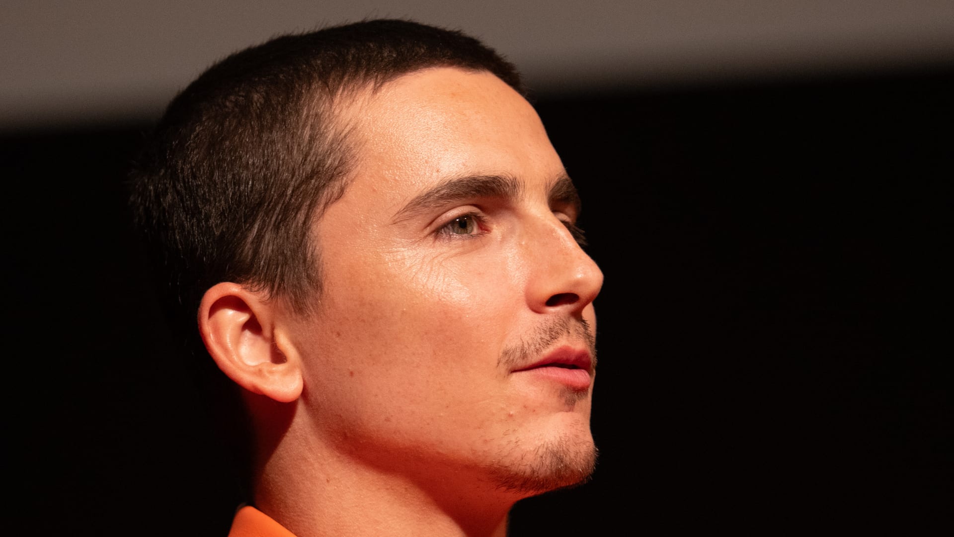 "سيتضح كل شيء في الوقت المناسب".. هل تيموثي شالاميه هو مغني الراب الغامض إسديكيد؟