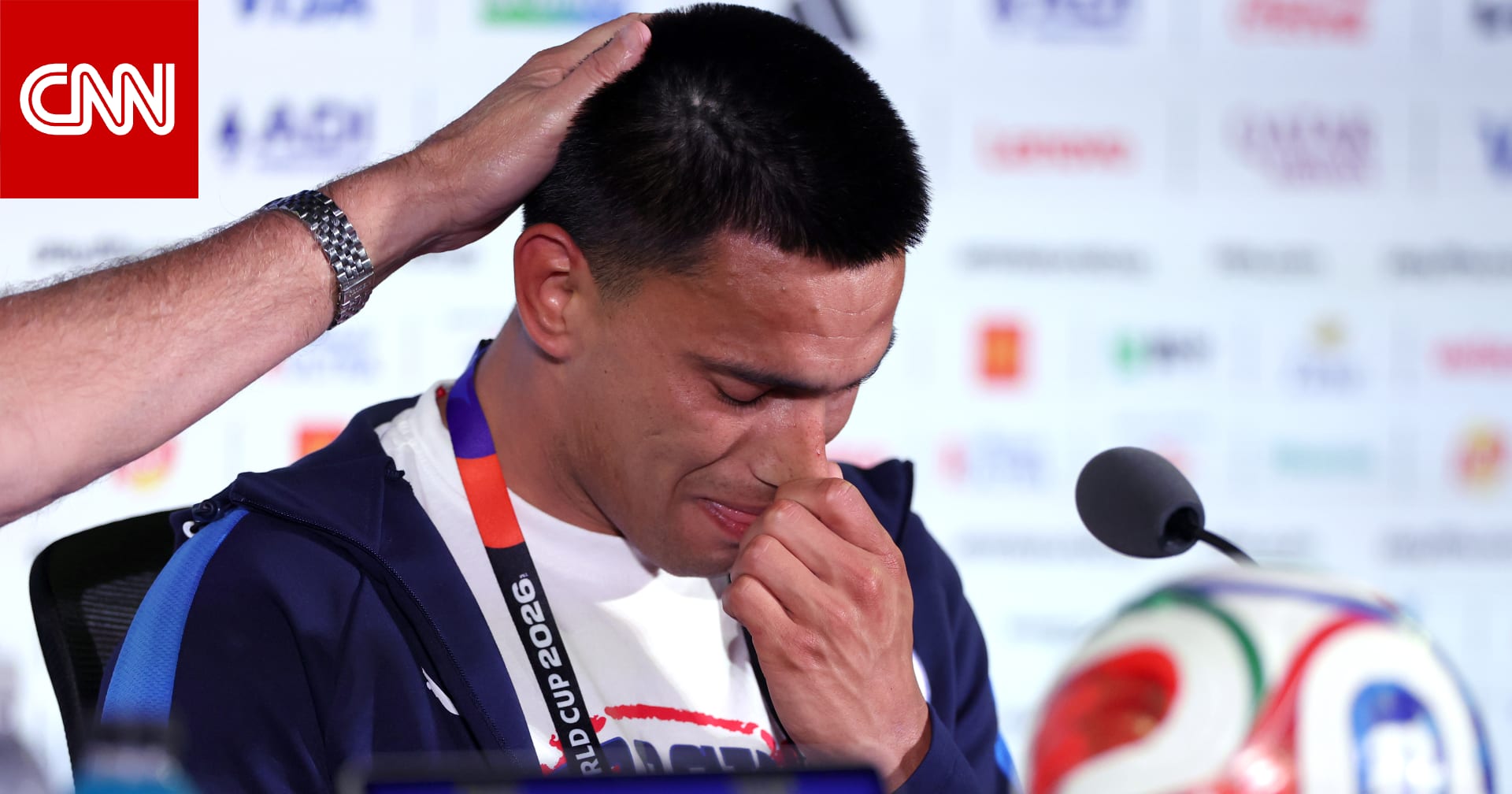 "لحظة عاطفية".. لاعب منتخب باراغواي يبكي تأثراً بتمثيل بلاده في كأس العالم