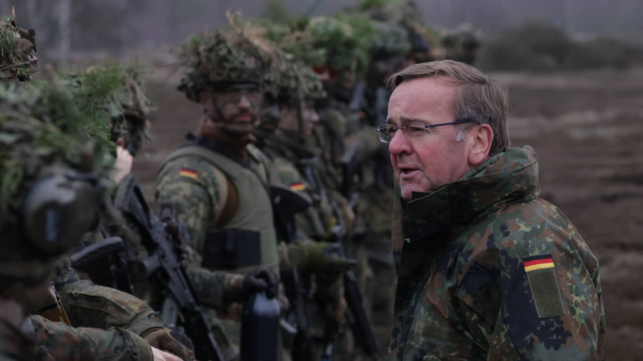 وزير دفاع ألمانيا يحذر من بوتين: أوروبا تواجه أكبر تهديد عسكري منذ 30 عاما