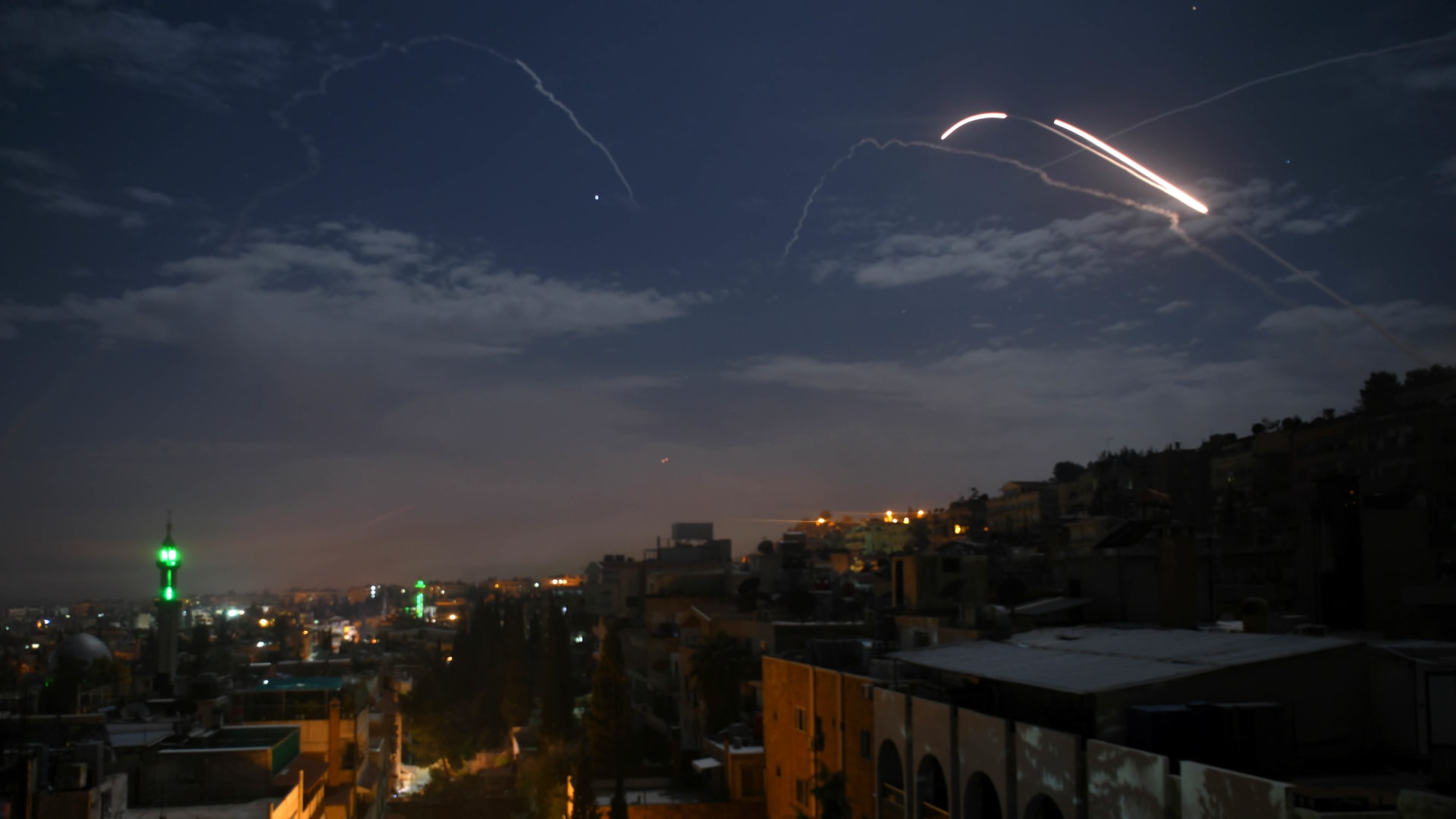 صورة أرشيفية لتصدي الدفاع الجوي السوري لصواريخ استهدفت دمشق في 2019