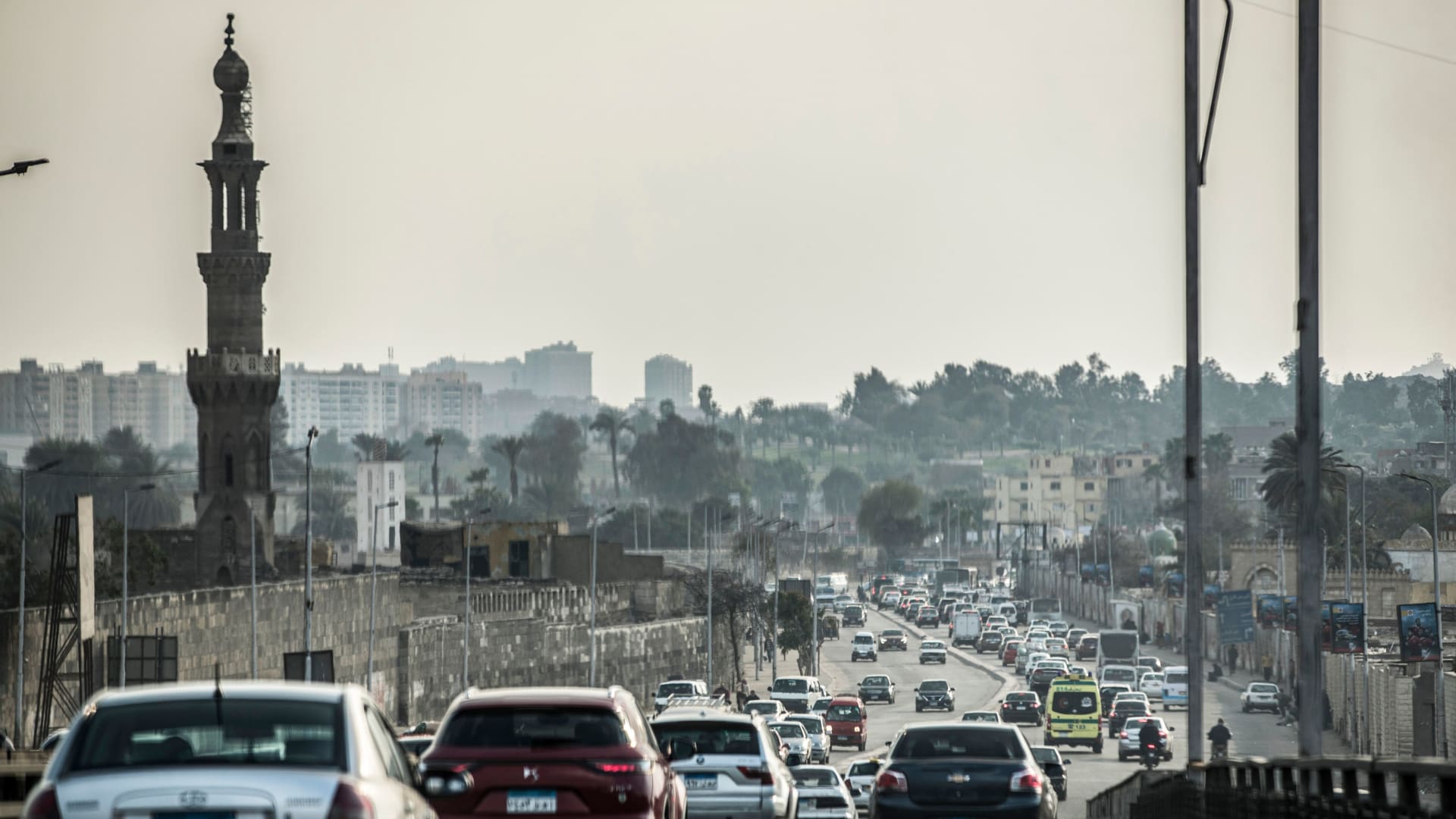 مصر: الحكومة ترفع أسعار الكهرباء وتذاكر المترو والقطارات.. وسعر الحديد يصل لمستويات غير مسبوقة