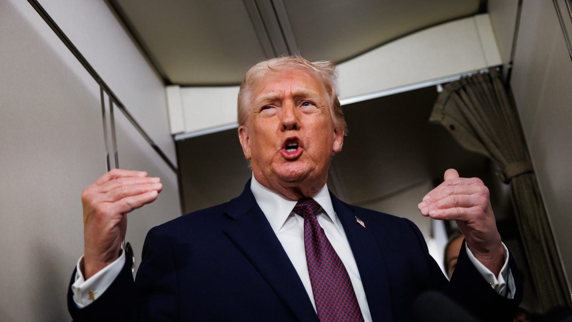 ترامب يهاجم حاكم مينيسوتا وعمدة مينيابوليس بعد مقتل رجل برصاص ضباط الهجرة