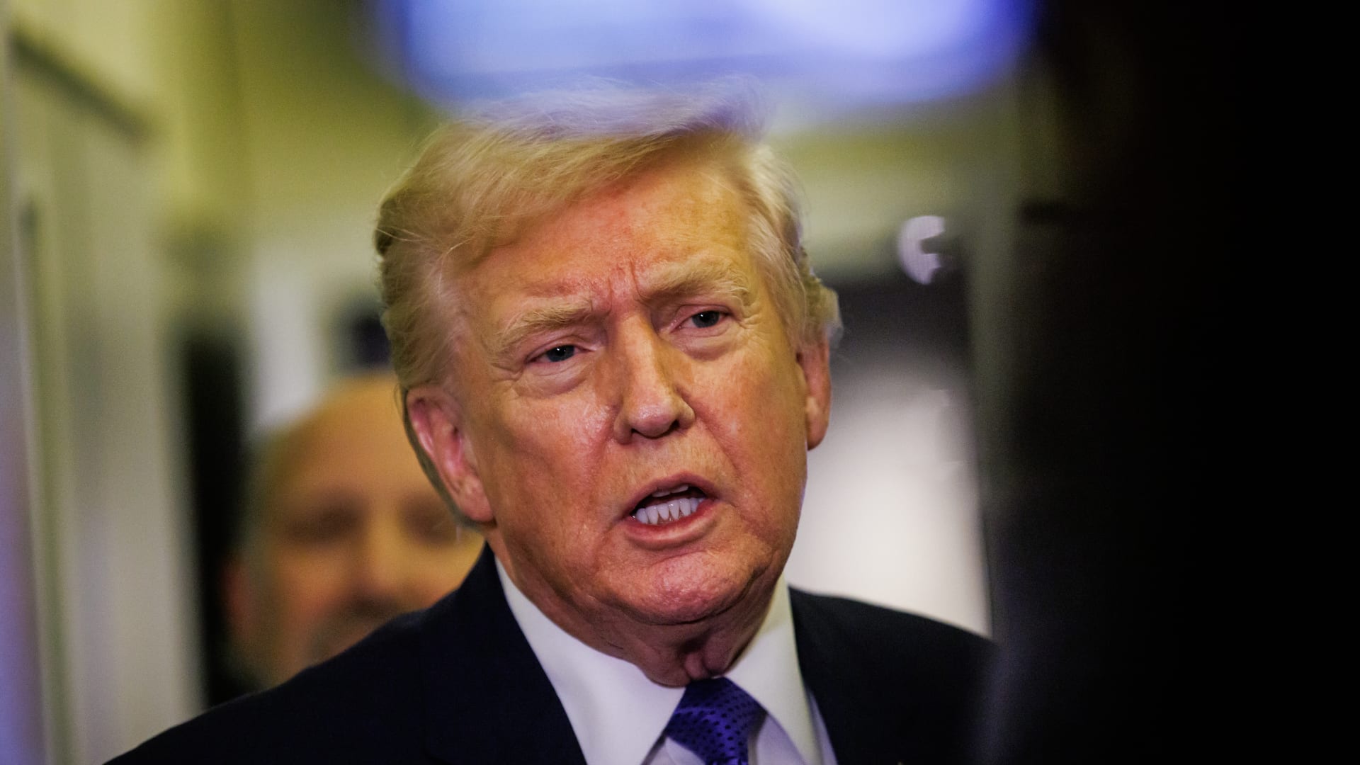 ترامب يلمح إلى مشروع قانون يشترط إثبات الجنسية للتصويت