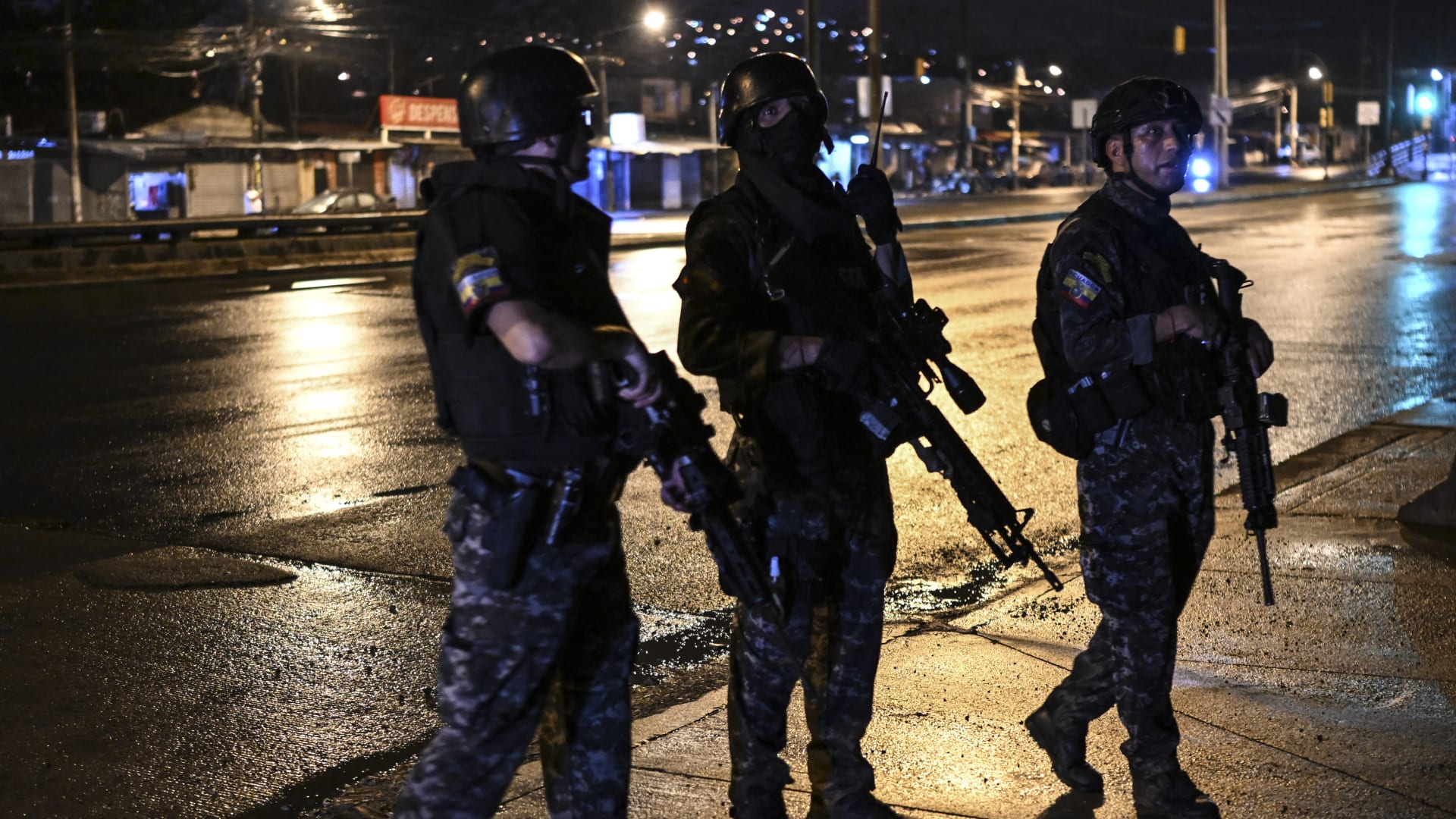 الإكوادور تعتقل المئات من أعضاء عصابات إجرامية بعد تفشي أعمال العنف الفوضوي 3 الإكوادور تعتقل المئات من أعضاء عصابات إجرامية بعد تفشي أعمال العنف الفوضوي