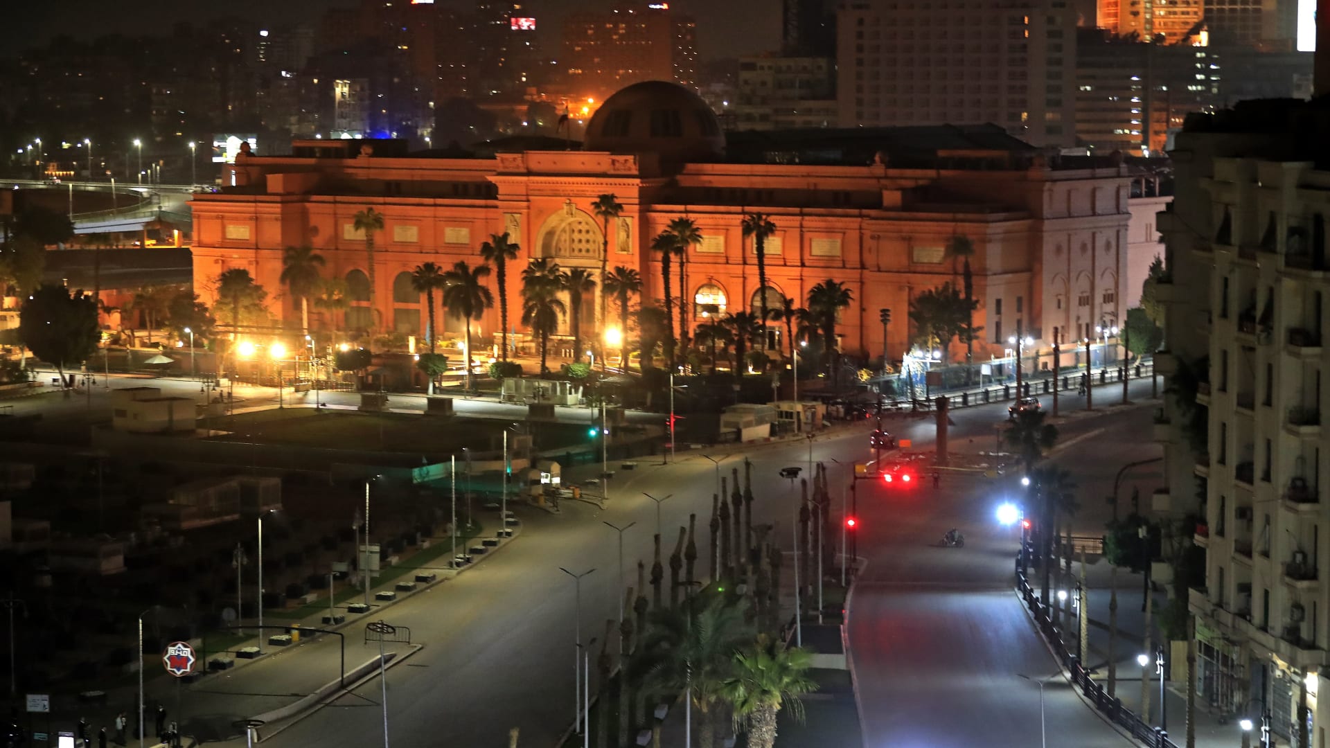 مصر تراجع اللمسات الأخيرة قبيل انطلاق الموكب الذهبي لمومياوات ملوك الفراعنة