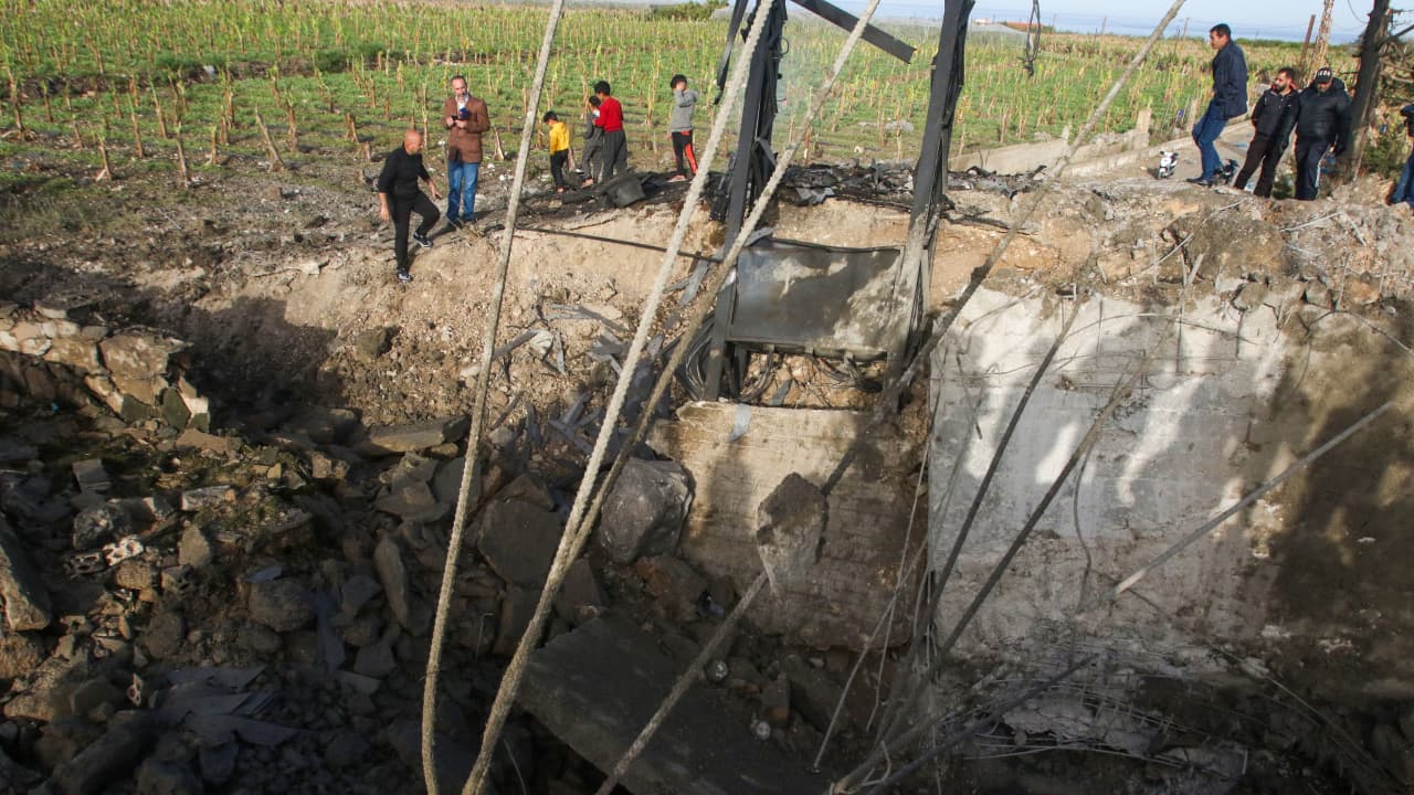مصدر أمني لبناني لـCNN: الضربات الإسرائيلية أصابت مناطق تُستخدم لإخفاء أسلحة جنوب لبنان