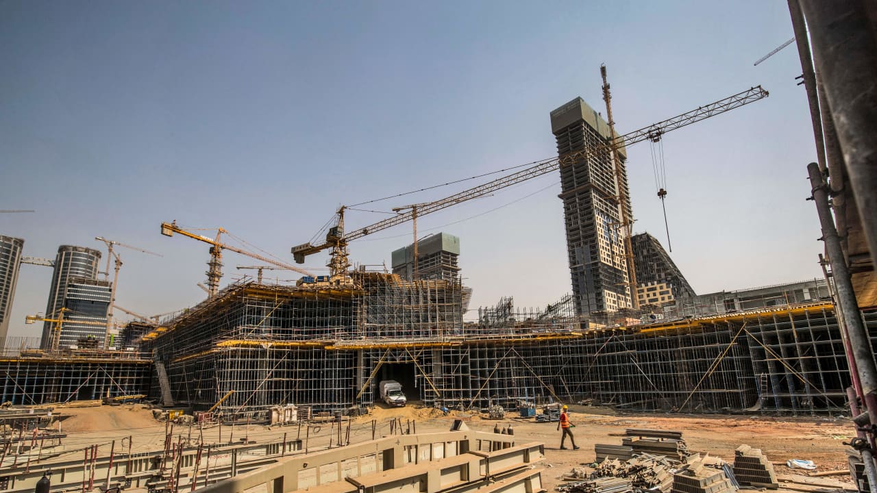 مصر تعتمد استراتيجية "العمران الأخضر" لخفض استهلاك الطاقة.. ومطورون يكشفون التحديات