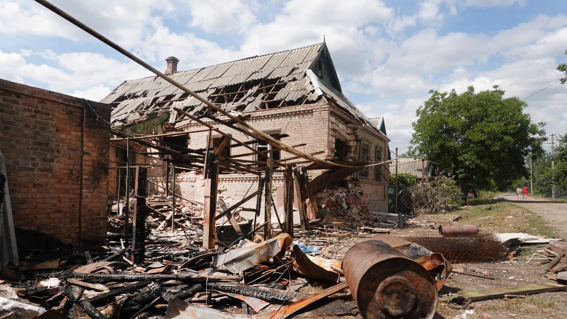 فيديو من "درون" يظهر الدمار الهائل في ثاني أكبر مدن أوكرانيا بعد أشهر من القصف الروسي