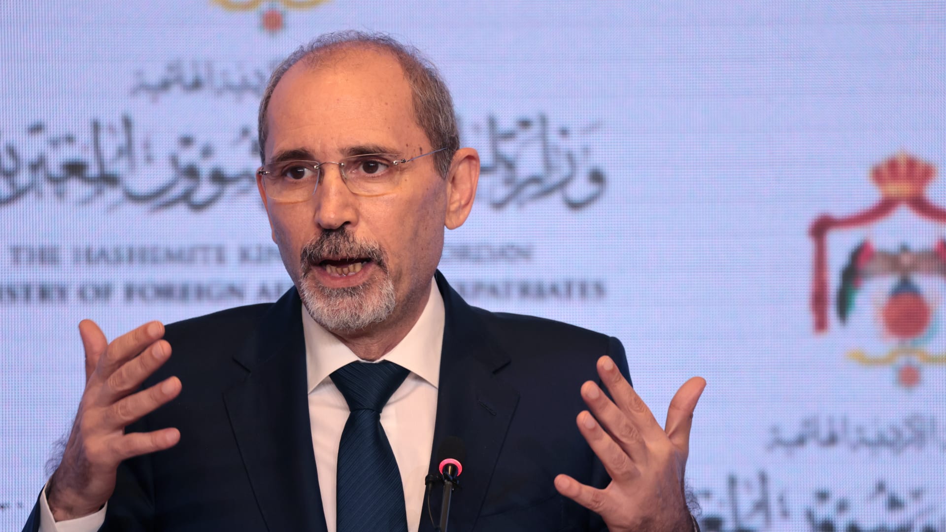 الصفدي: نتنياهو قد "يثير مواجهات متعمدة" لتأخير محاسبته سياسيًا.. وخارجية إسرائيل ترد