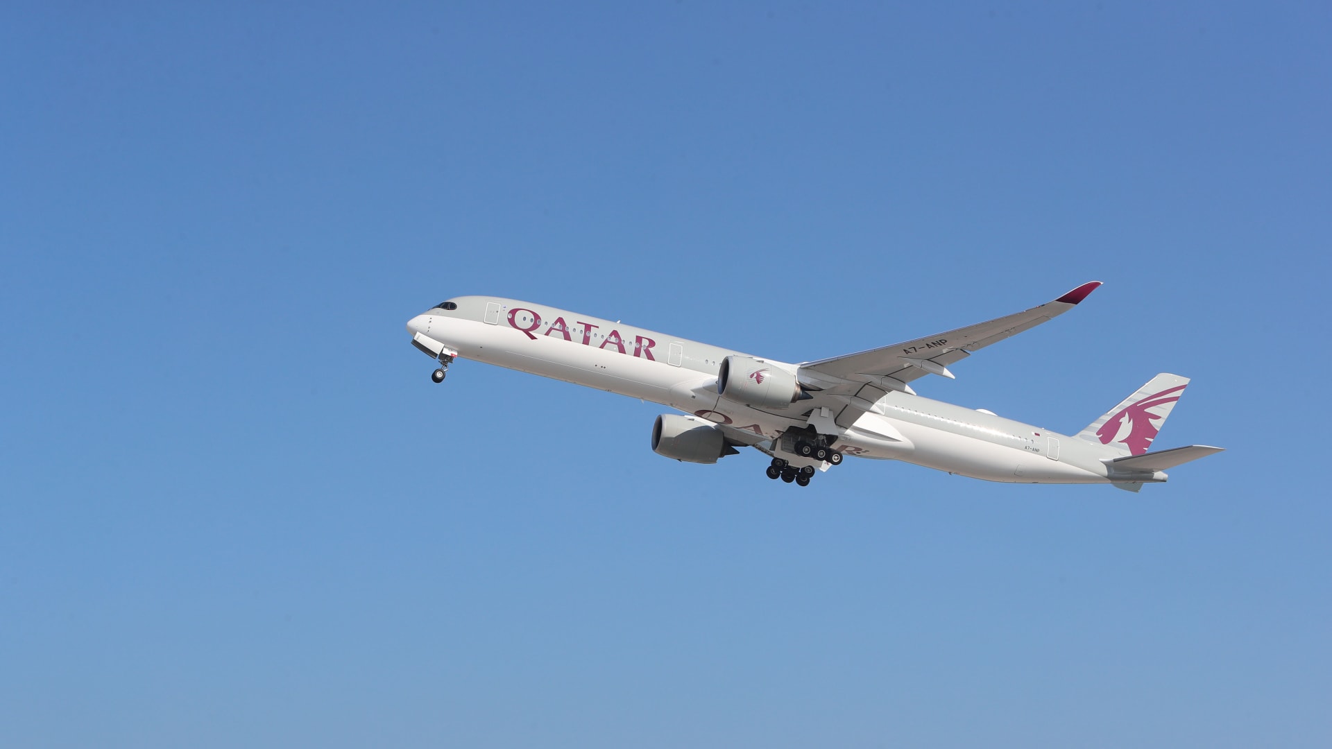 الصومال.. تحقيق في حادث اصطدام وشيك بين طائرتين قطرية وإثيوبية