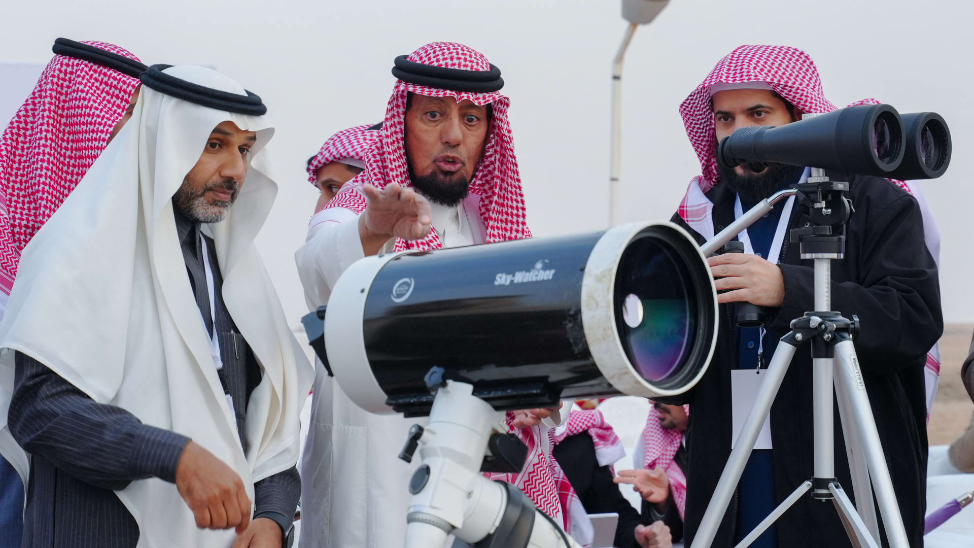 مركز الفلك يحدد موعد عيد الفطر 2025 وغرة شهر شوال