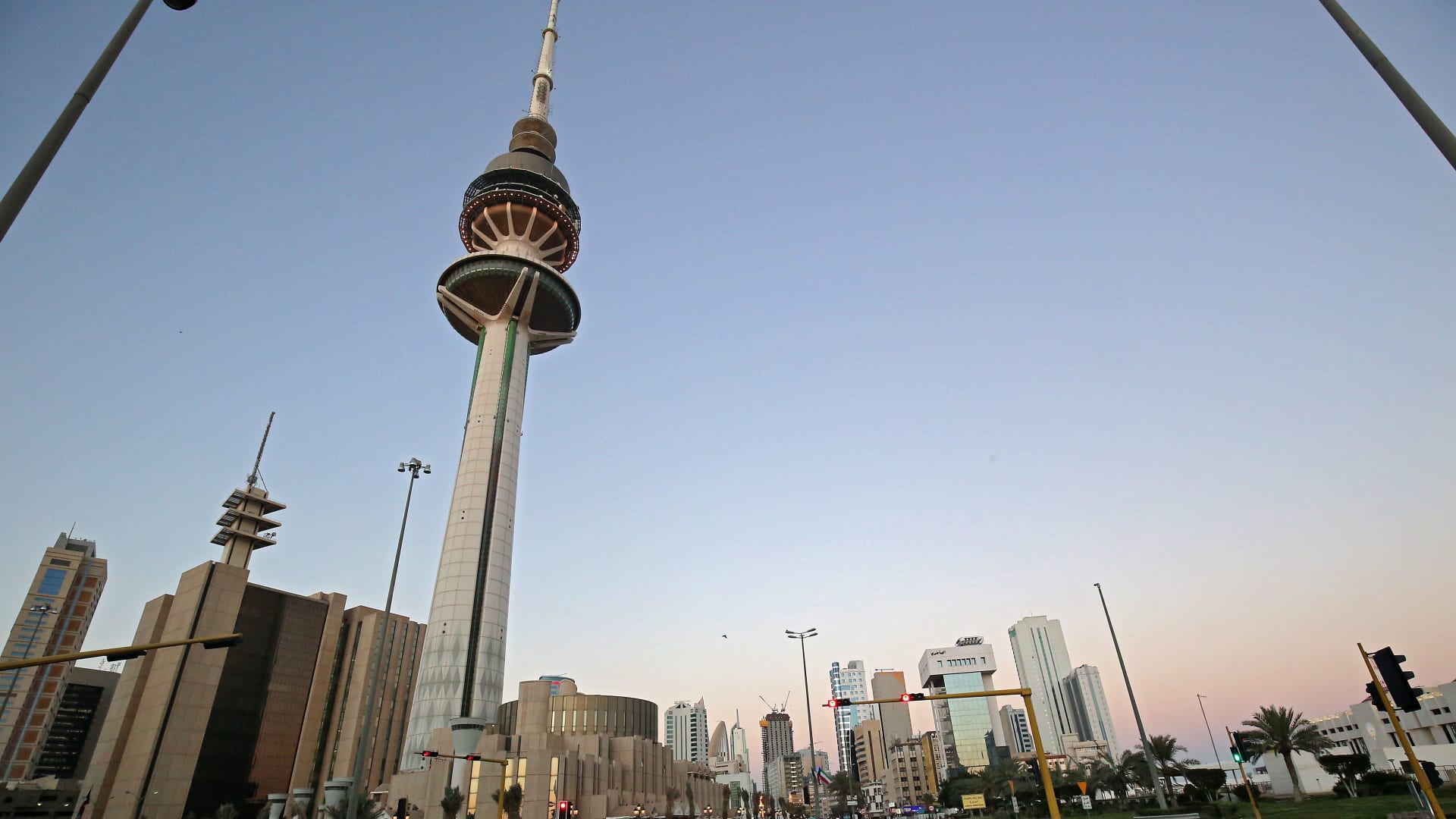 أول تحرك رسمي في الكويت تجاه "علم المثليين"