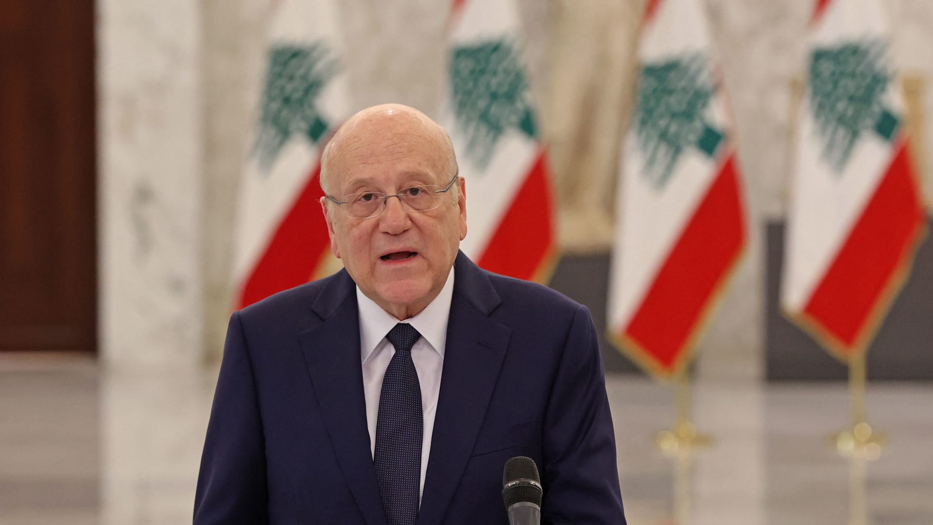 "طائفية مقيتة وتشويه للحقائق".. سجال كلامي بين رئيس وزراء لبنان وجبران باسيل