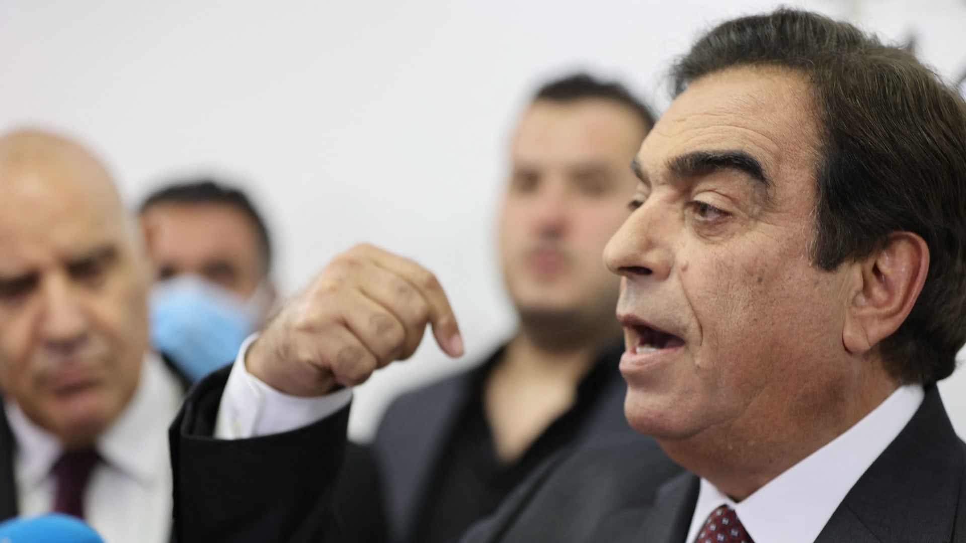 تصريح جديد لجورج قرداحي أمام رئيس وزراء العراق يثير ضجة