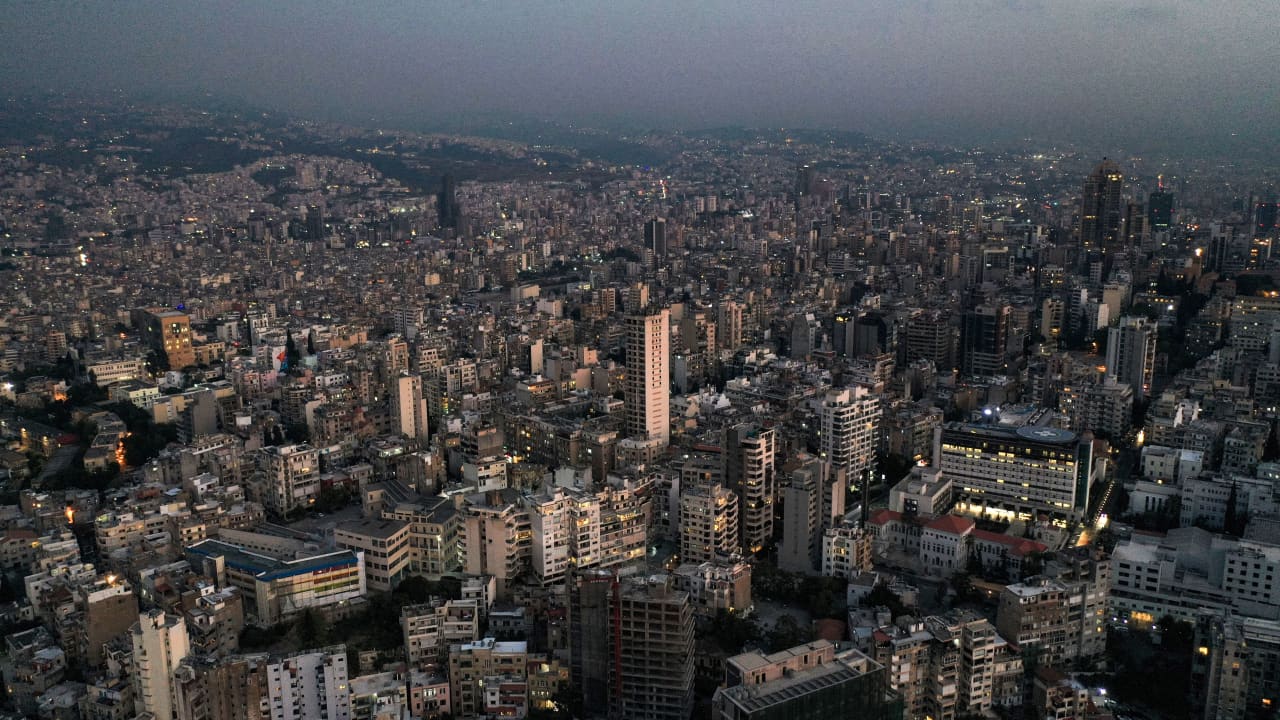 "يا ست الدنيا".. سلطان النيادي ينشر صورة لبيروت.. كيف بدت من الفضاء؟