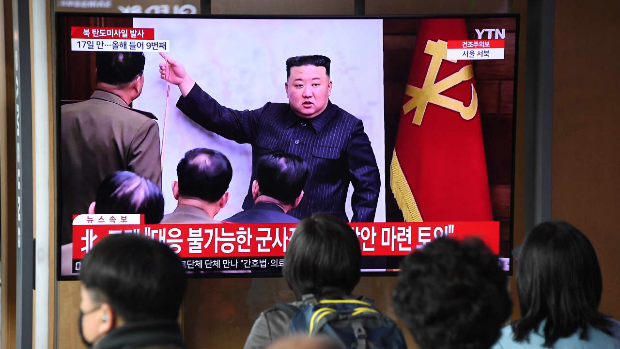 "رسالة للأعداء".. كوريا الشمالية تطلق صاروخين باليستيين خلال تدريب على شن ضربة نووية