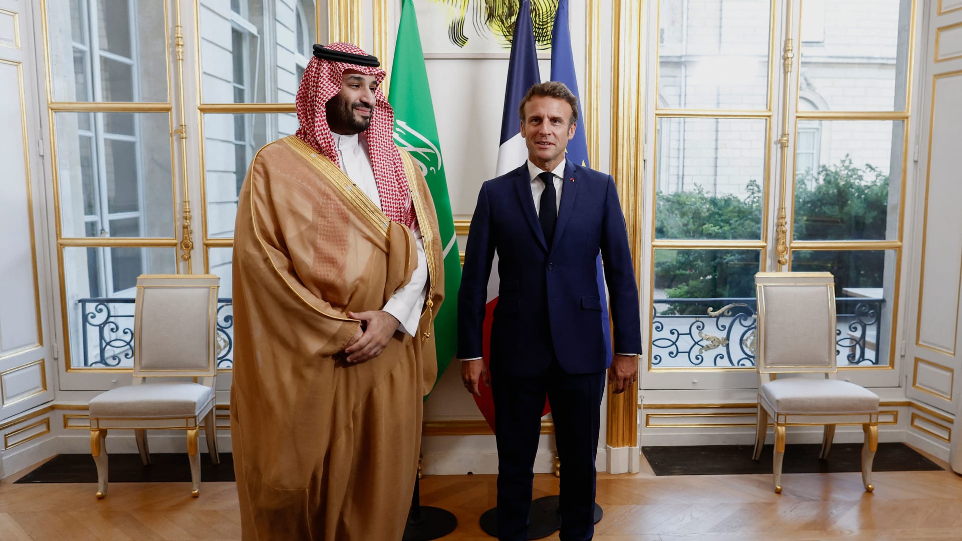 السعودية.. محمد بن سلمان يتلقى اتصالا هاتفيا من الرئيس الفرنسي..ماذا بحثا؟