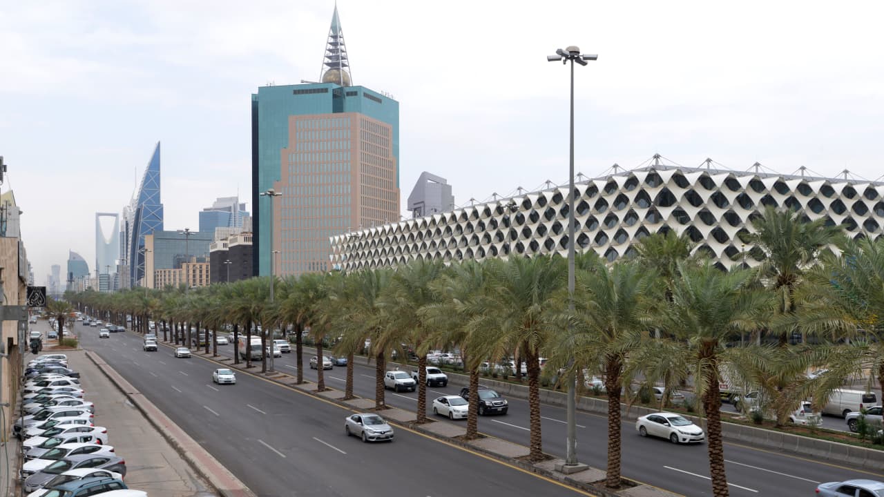 السعودية: السجن 28 عاما وغرامة بنحو 2.6 مليون دولار لمتهمين بالاحتيال المالي