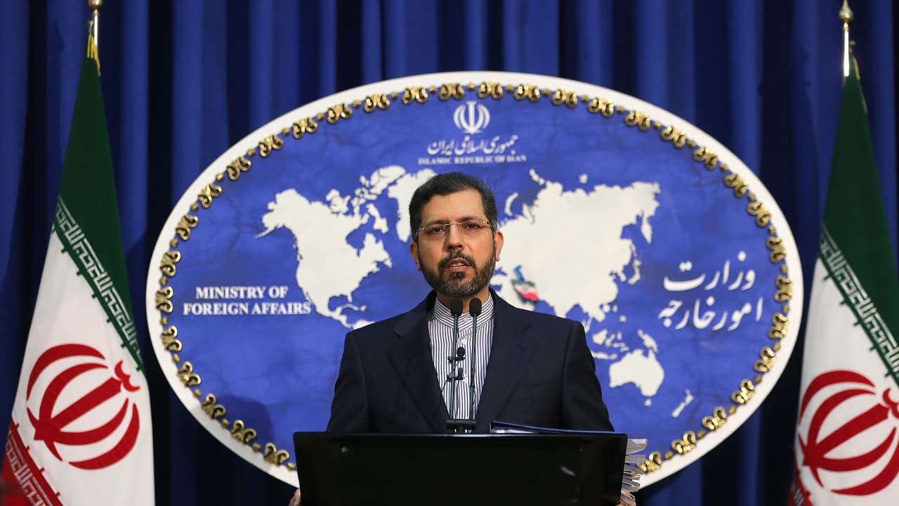 إيران تعلن نقل سفيرها "المُصاب بكورونا" من صنعاء.. وتشكر مساعدة "عدد من دول المنطقة"