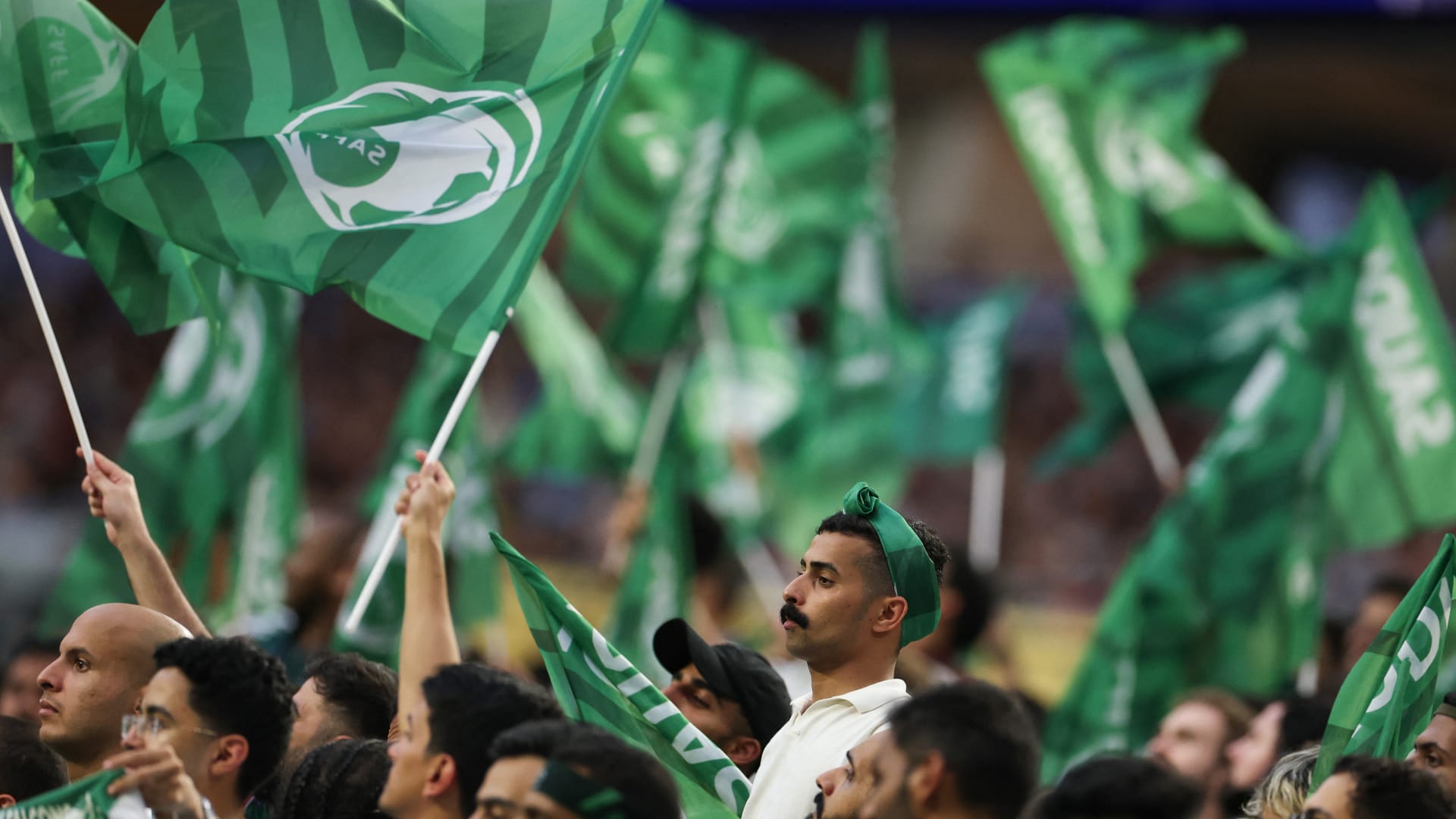 كيف احتفت الأندية الأوروبية باليوم الوطني السعودي؟
