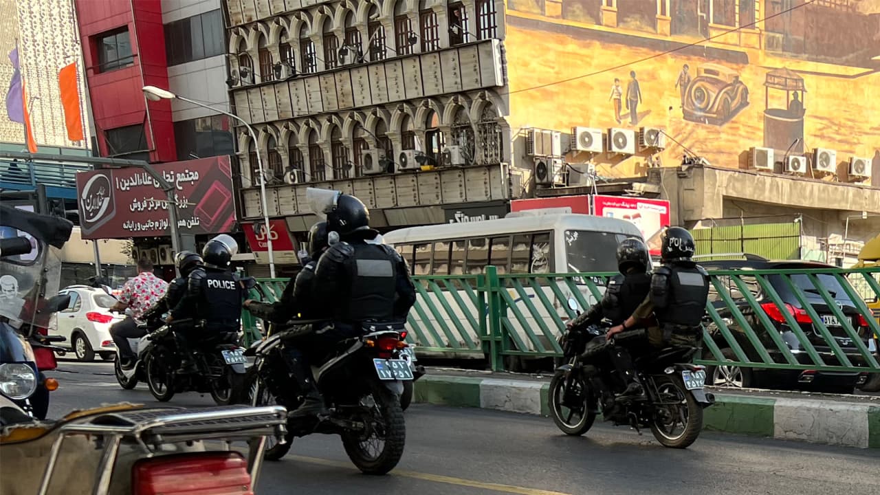 نشطاء إيرانيون: الشرطة أطلقت النار على المتظاهرين في ذكرى "الجمعة الدامية"