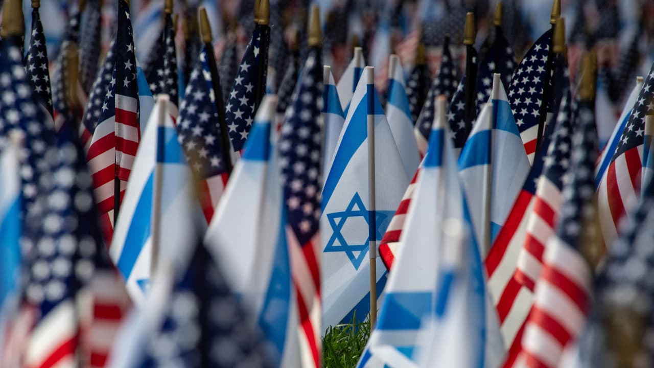 وزير إسرائيلي يعلق على العقوبات الأمريكية ضد المستوطنين