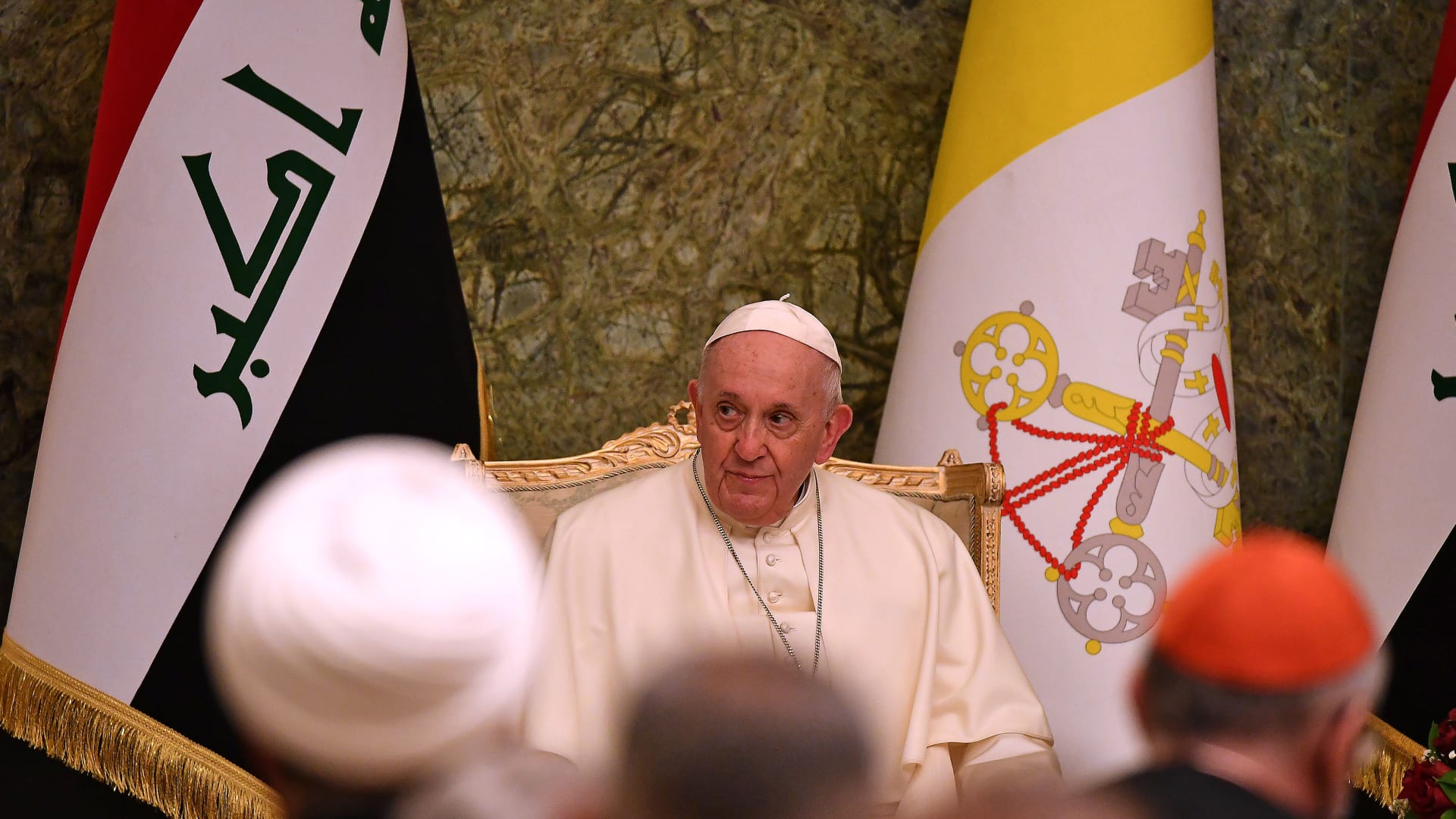الرئيس العراقي برهم صالح يستقبل بابا الفاتيكان في قصر بغداد