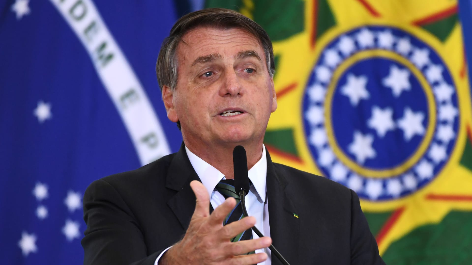 رئيس البرازيل: إذا أصبحت تمساحاً بعد لقاح فايزر فهذه مشكلتك