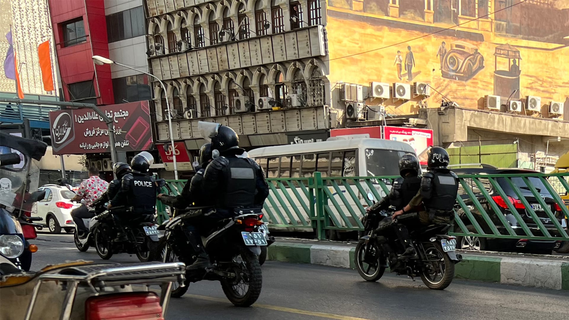 صورة أرشيفية لعناصر من الشرطة الإيرانية 