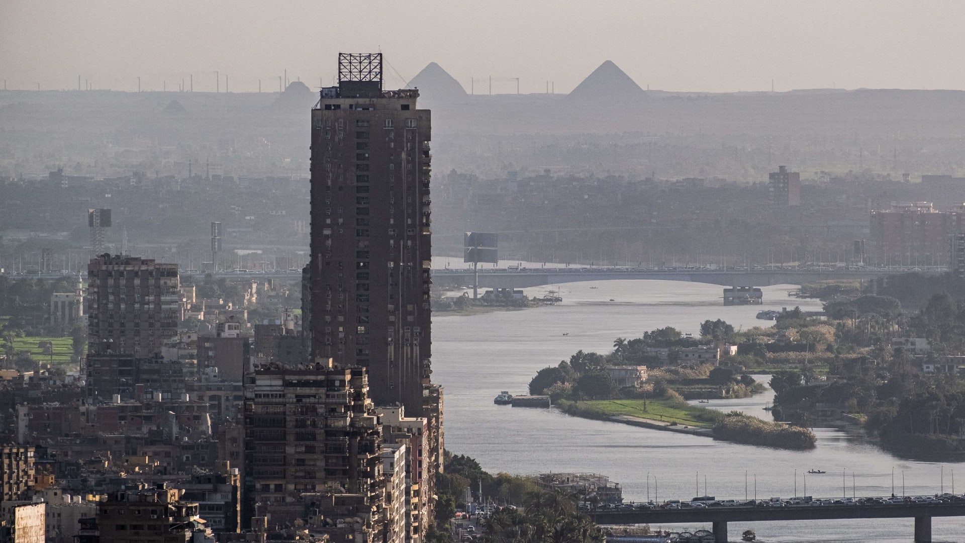 مصر.. أزمة الدولار تلقي بظلالها على أسعار الأجهزة الكهربائية والمنزلية