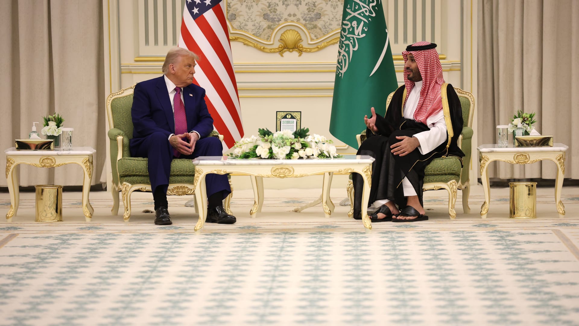"حكيم للغاية سابق سنه".. ترامب يشيد بمحمد بن سلمان ويتحدث "مازحا" عن استثمارات التريليون دولار