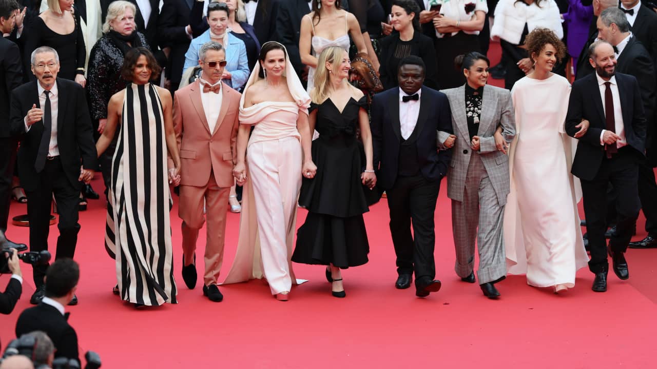 تسريحات شعر ومكياج النجمات في مهرجان كان بين الجرأة والكلاسيكية