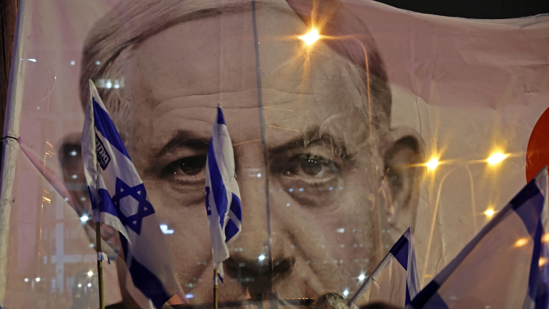 "إسرائيل لن تصبح ديكتاتورية".. مئات الآلاف من مناهضي نتنياهو يخرجون للشوارع