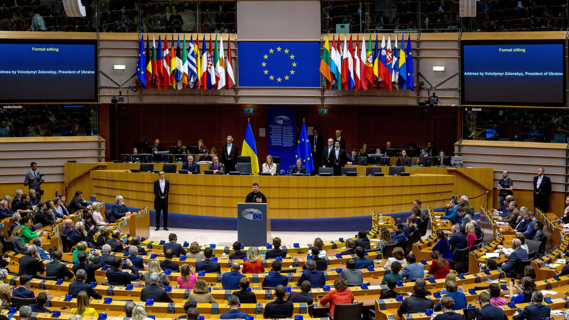 رؤساء خارجية أوروبا يلتقون في كييف ويتعهدون بمواصلة الدعم