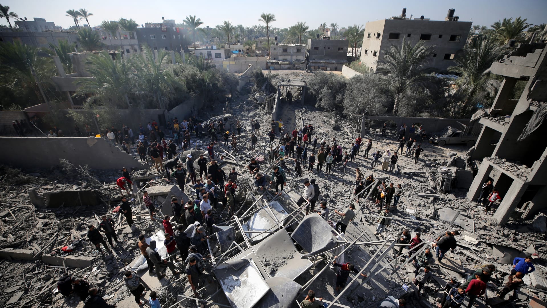 معارك عنيفة في غزة والوضع الإنساني يتفاقم على وقع القصف الإسرائيلي