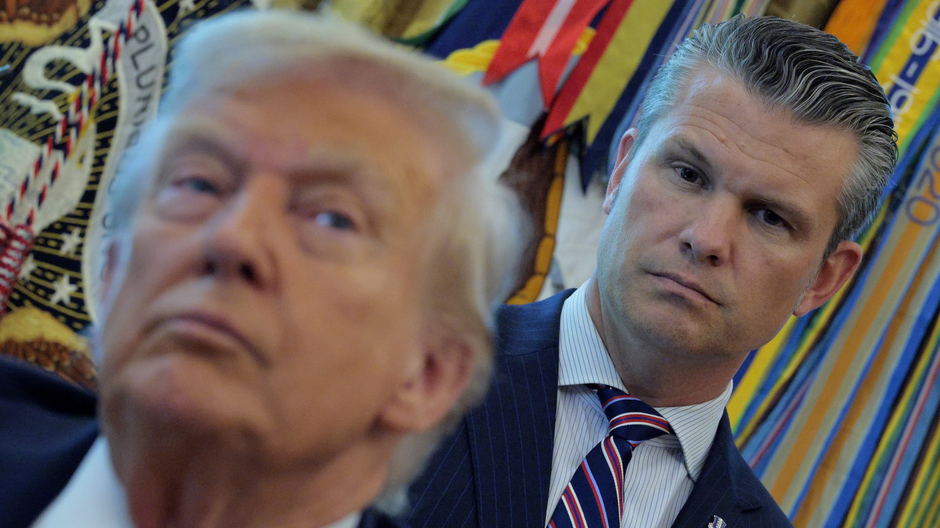 لماذا حذر وزير دفاع أمريكا الحالي في تصريحات سابقة من إصدار ترامب لأوامر "غير قانونية"؟