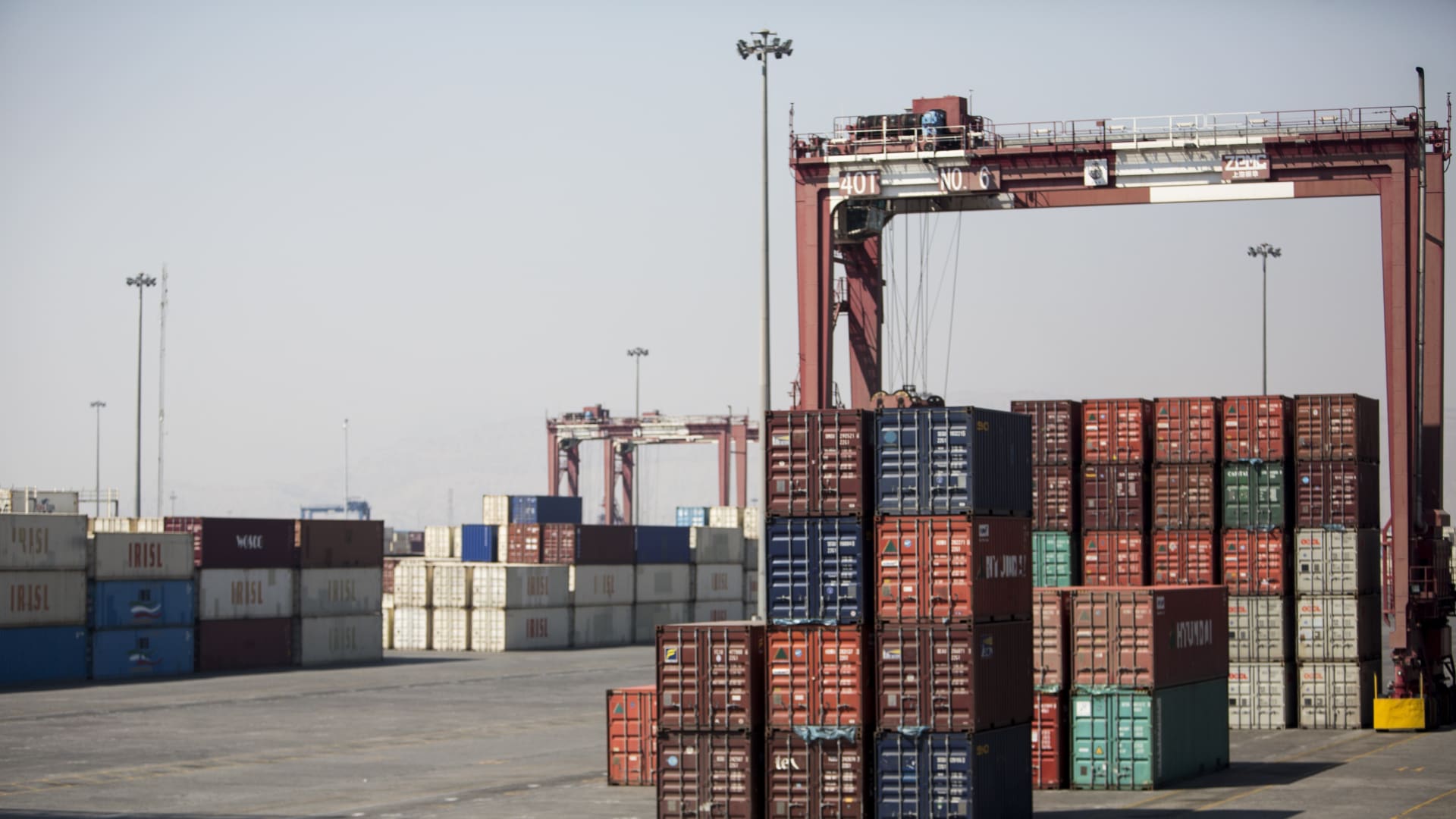 رسوم ترامب على الشركاء التجاريين لإيران… دول عربية قد تتأثر