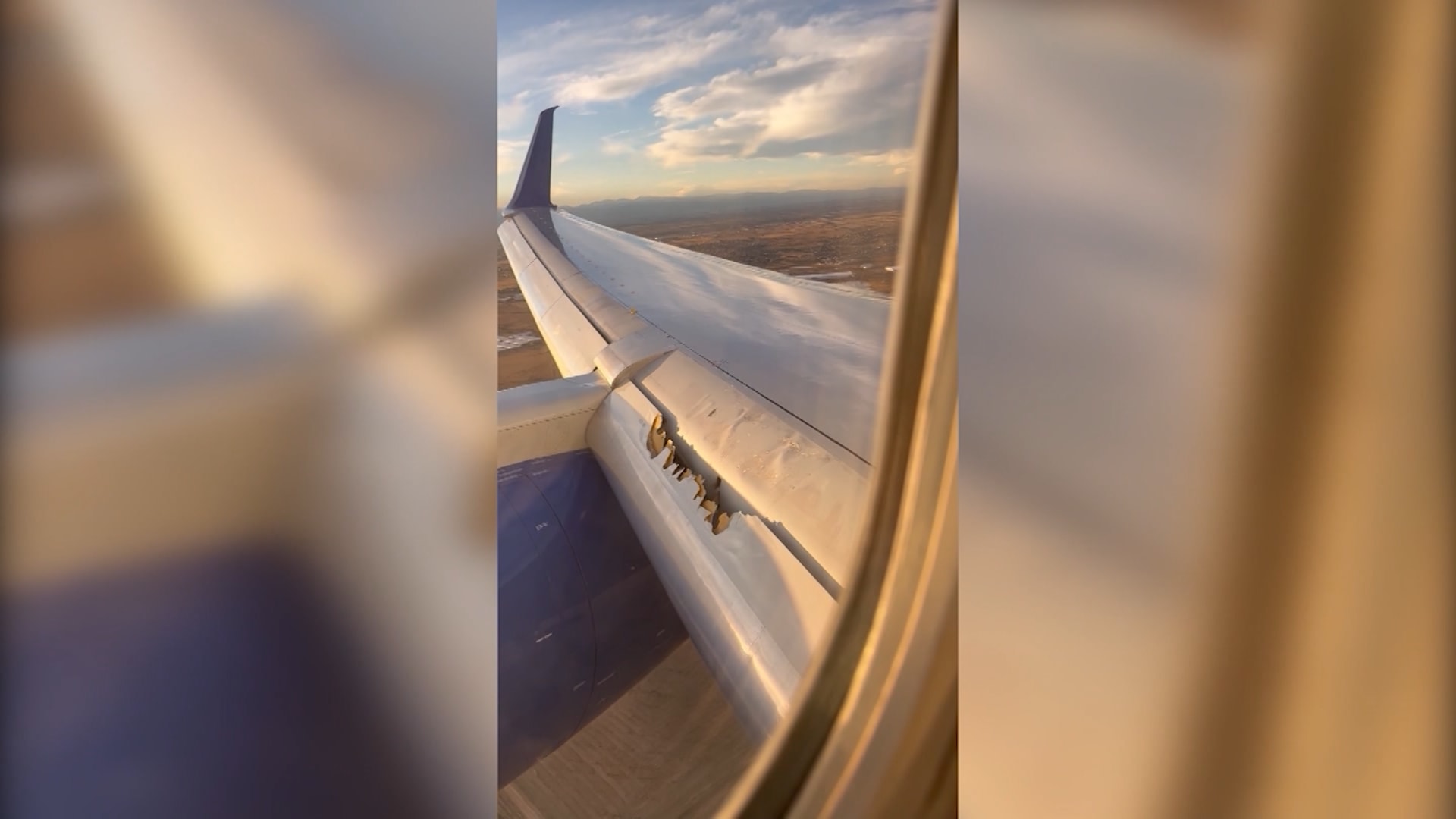 جناح الطائرة يتفكك في الجو.. شاهد ما رآه راكب عندما نظر من نافذة طائرته