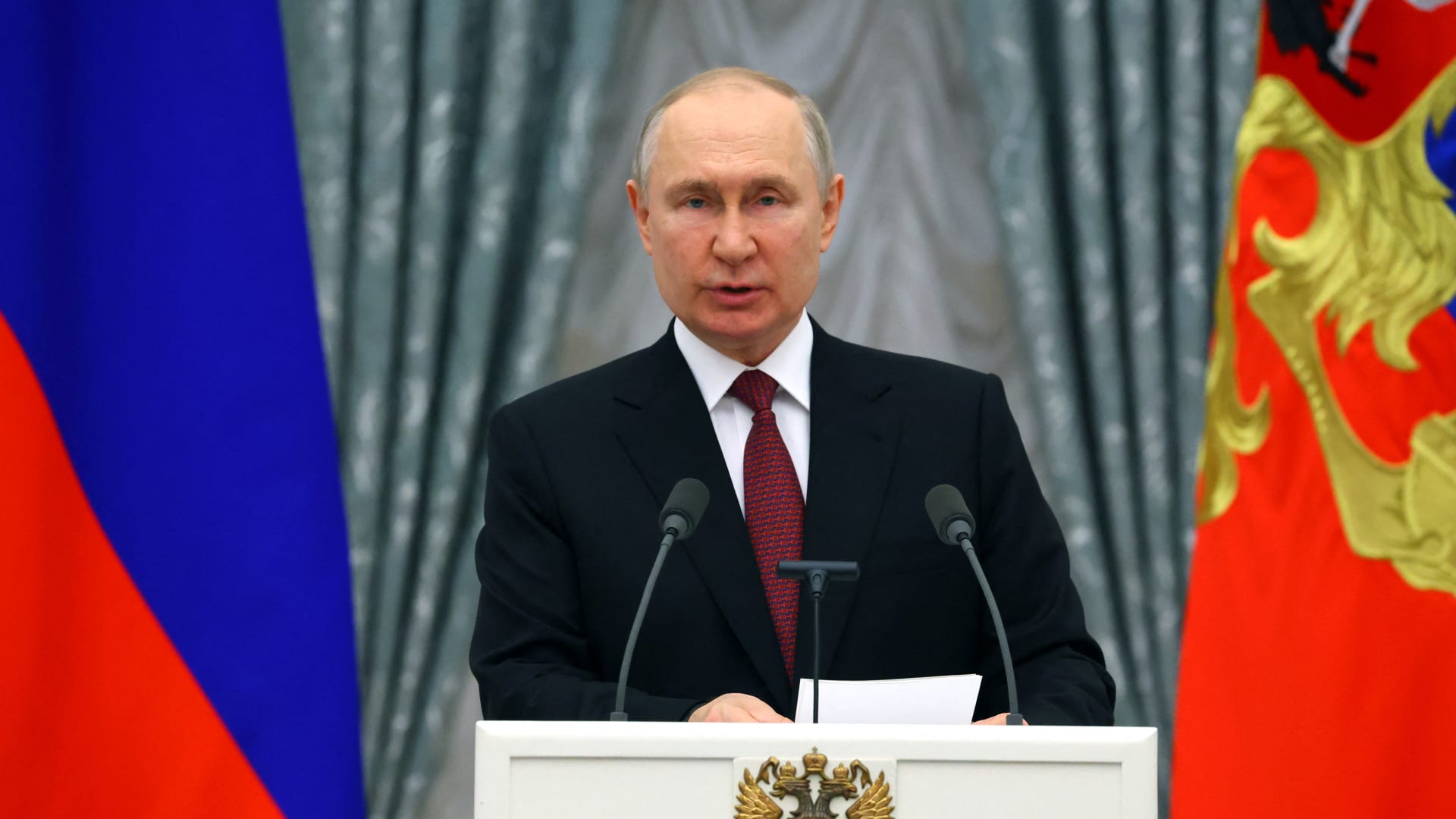 بوتين ينتقد "التدخل الوحشي" لبعض الدول في الشؤون الداخلية للآخرين