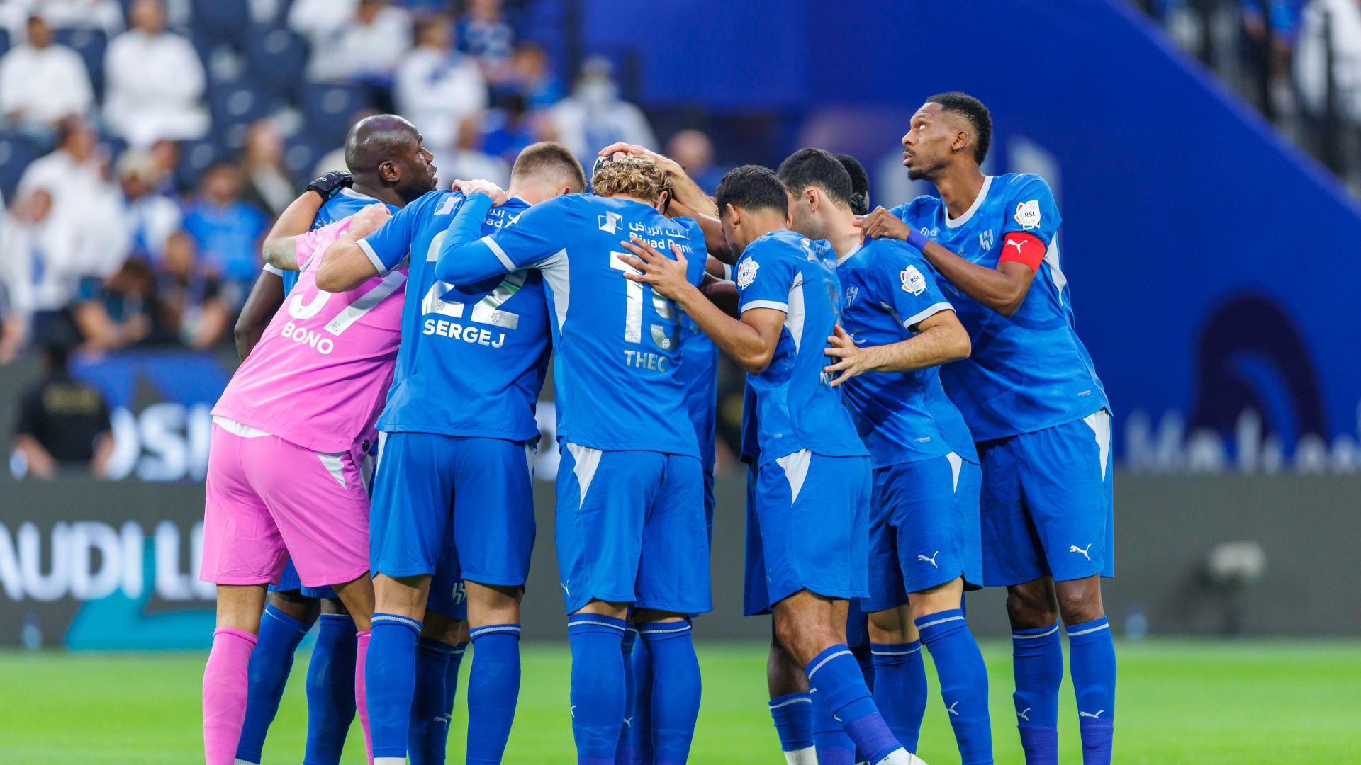 بعد مباراة الشمال مباشرة.. هذا ما فعله لاعبو الهلال مع جمهورهم