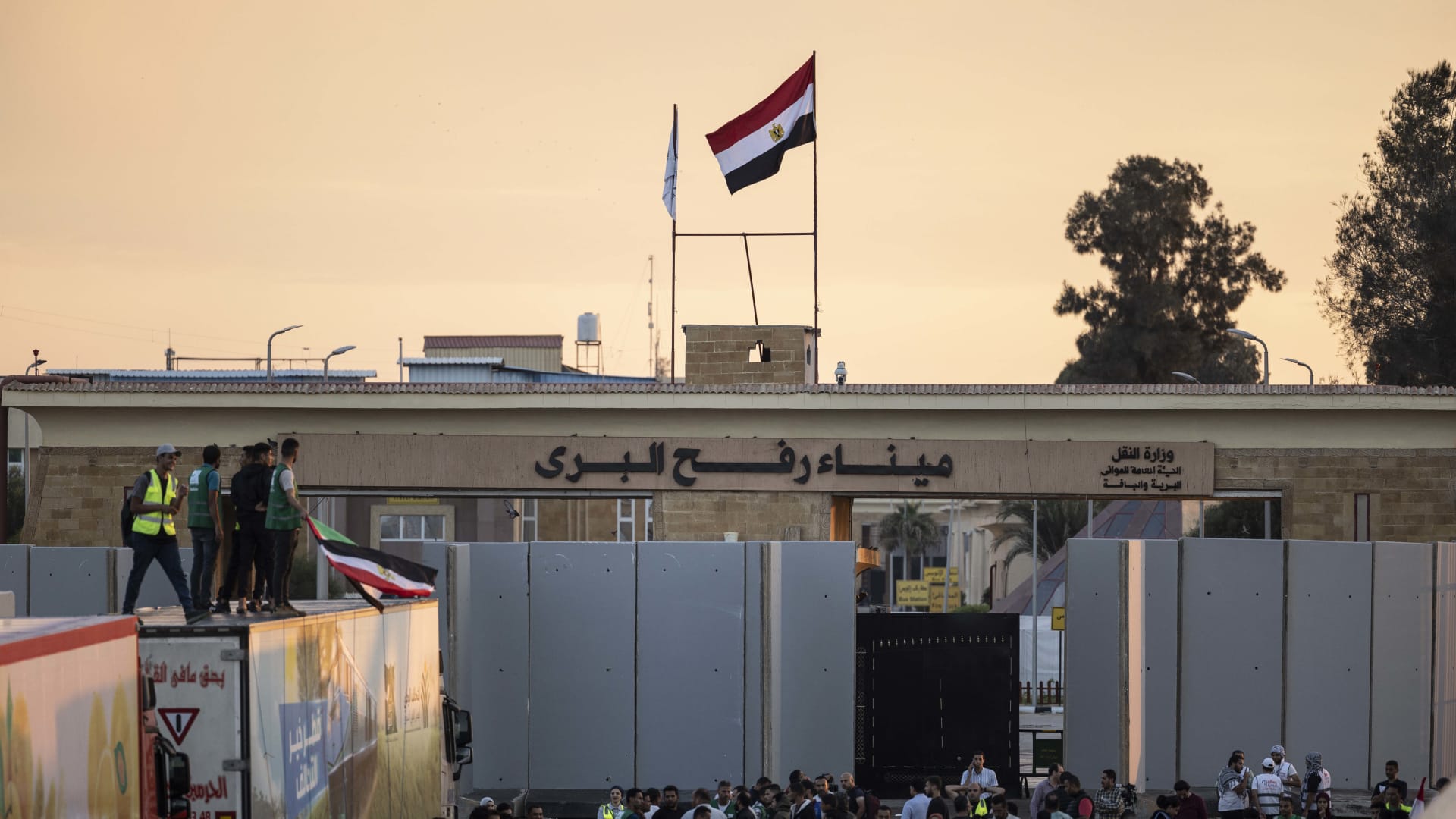 دول عربية وإسلامية ترد على إعلان إسرائيل عن فتح معبر رفح "في اتجاه واحد"