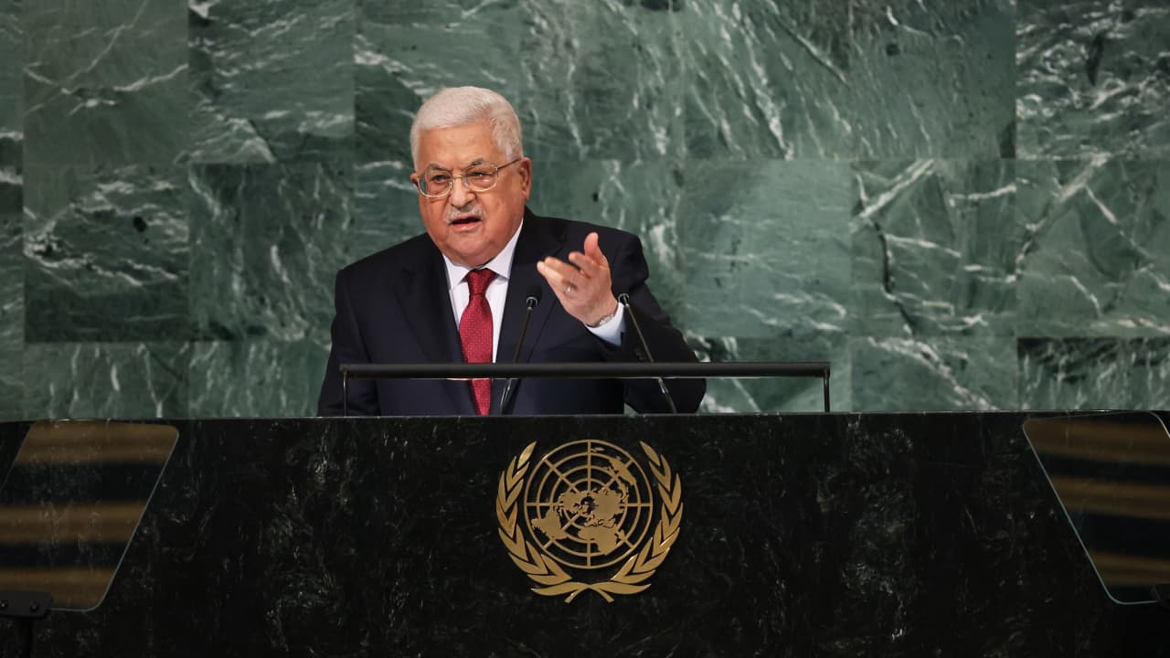 عباس: دعوة إسرائيل لحل الدولتين "تطور إيجابي".. و"الاختبار الحقيقي" العودة للمفاوضات