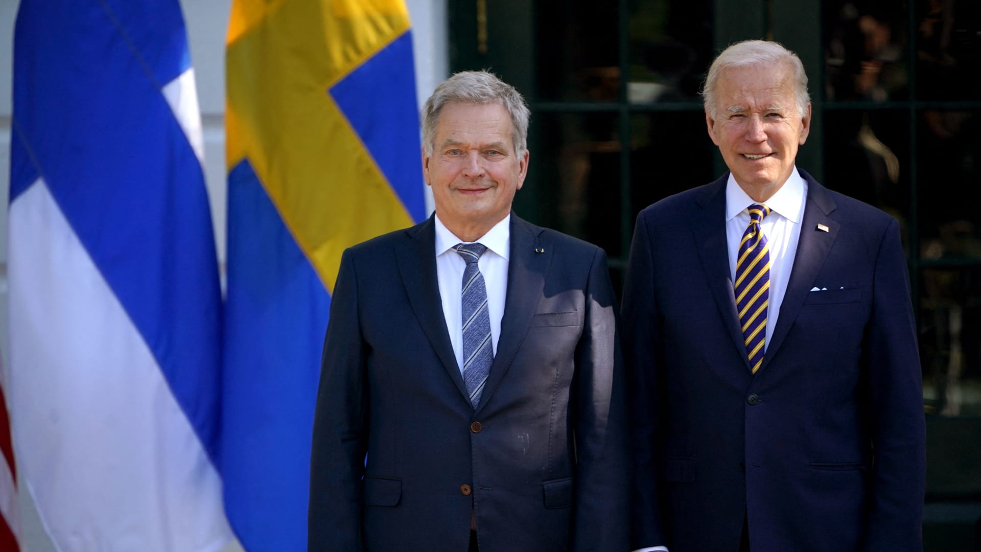 الرئيس الفنلندي سولي نينيستو بجوار نظيره الأمريكي جو بايدن