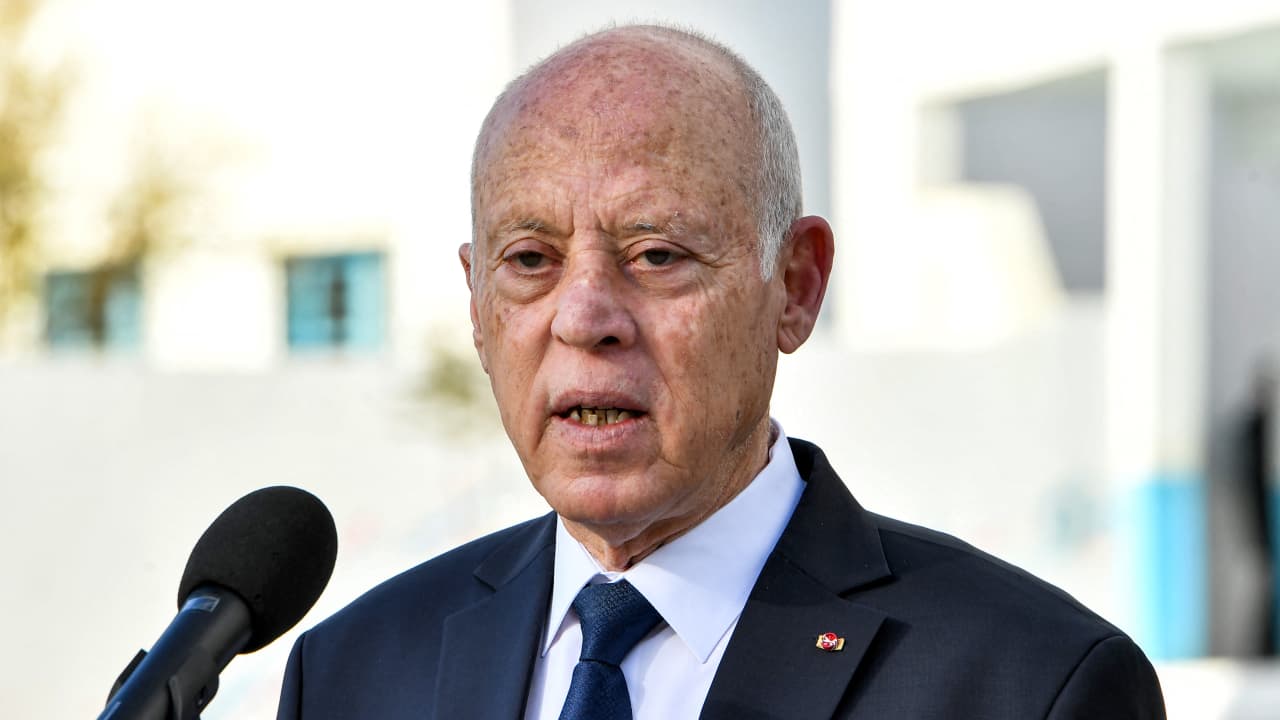الرئيس التونسي يقيل وزير الشؤون الدينية بعد تصريحاته عن "التقصير" في متابعة حجاج بلاده بالسعودية