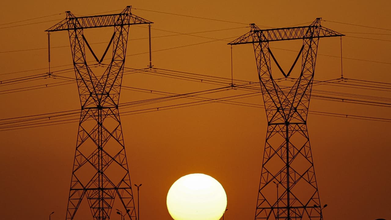 مصر.. مستوى "قياسي" لاستهلاك الكهرباء وسط انقطاعات متكررة بالجيزة