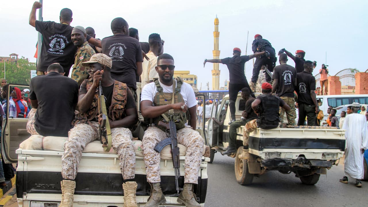 في اليوم الـ1000 للحرب.. الجيش السوداني يكشف حصيلة عملياته بأسبوع والبرهان: "النصر قريب على المتمردين"