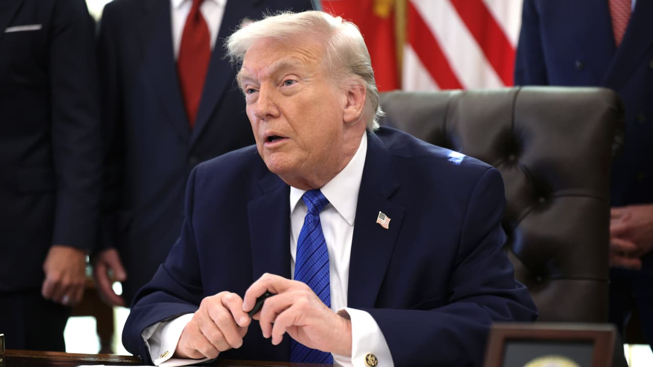 كيف علق ترامب على صفقة بين شركته للعملات المشفرة مع شركة إماراتية؟