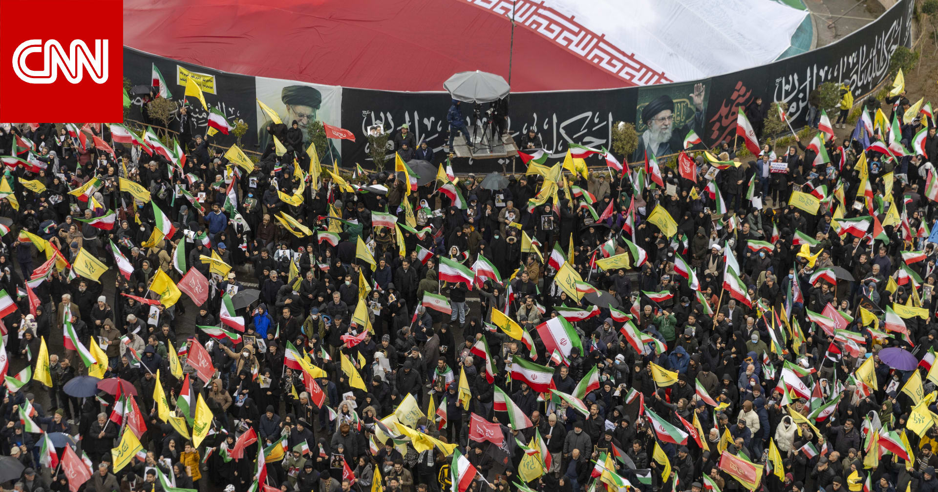 وسط أصوات الانفجارات.. متظاهرون في طهران يحرقون أعلام إسرائيل ويرفعون صور المرشد