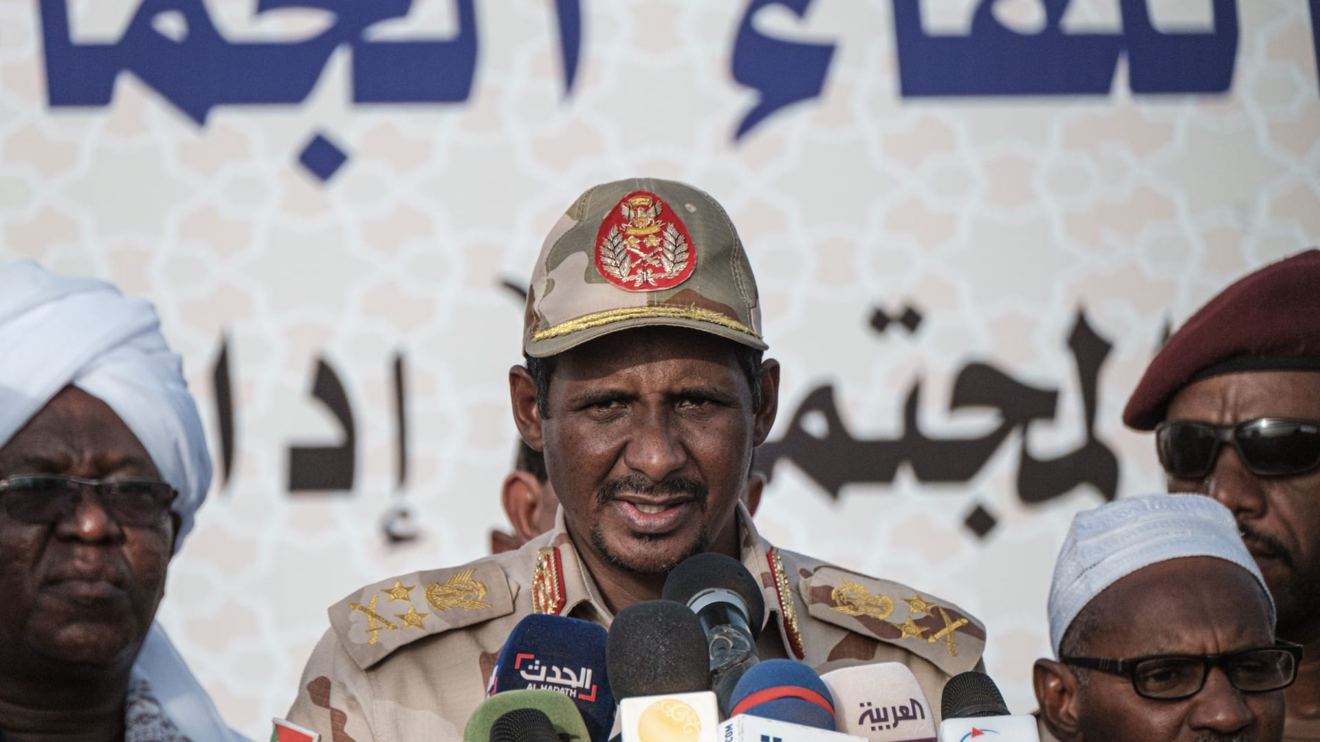 السودان.. فيديو يظهر إطلاق نار كثيف ودوي انفجارات في الخرطوم
